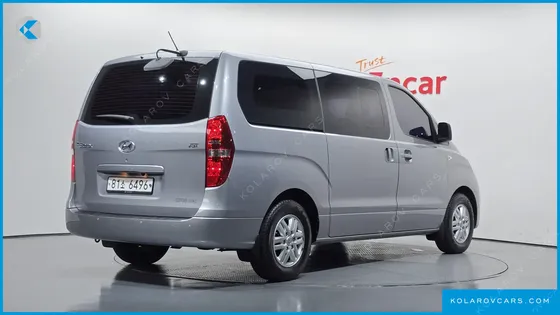 HYUNDAI STAREX 5-SEATER VAN