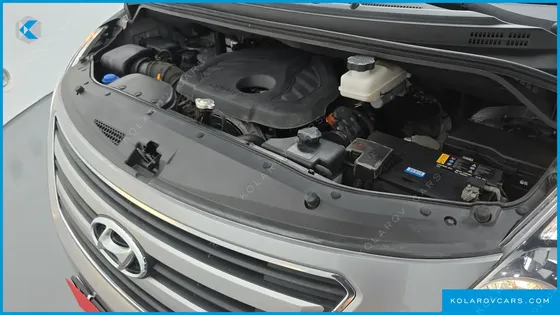 HYUNDAI STAREX 5-SEATER VAN