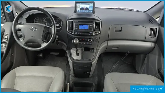 HYUNDAI STAREX 5-SEATER VAN