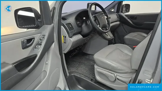 HYUNDAI STAREX 5-SEATER VAN