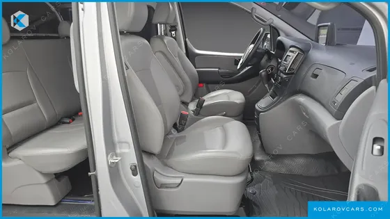 HYUNDAI STAREX 5-SEATER VAN