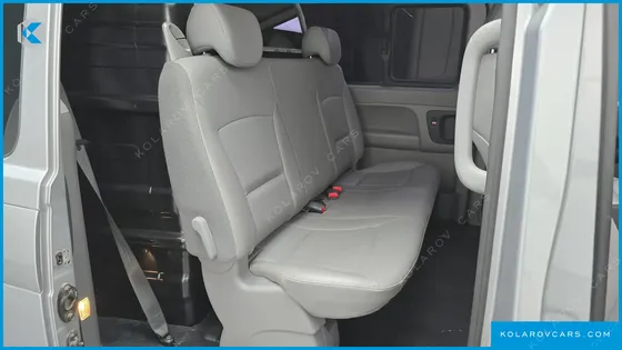 HYUNDAI STAREX 5-SEATER VAN