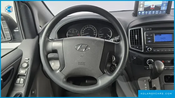 HYUNDAI STAREX 5-SEATER VAN