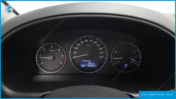 HYUNDAI STAREX 5-SEATER VAN