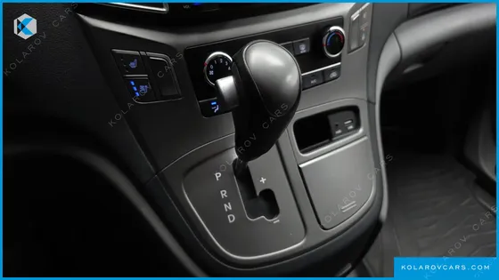 HYUNDAI STAREX 5-SEATER VAN