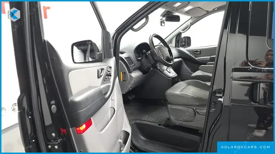 HYUNDAI STAREX 5-SEATER VAN