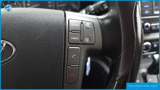 HYUNDAI STAREX 5-SEATER VAN
