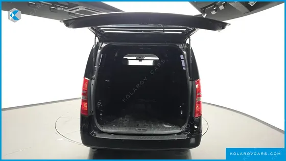 HYUNDAI STAREX 5-SEATER VAN