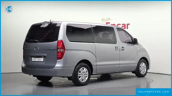 HYUNDAI STAREX 5-SEATER VAN
