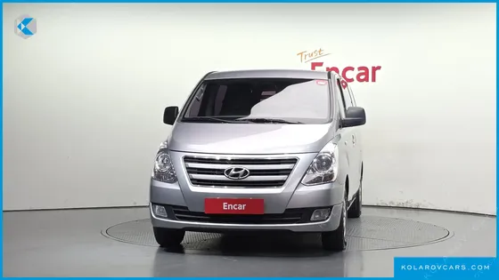 HYUNDAI STAREX 5-SEATER VAN