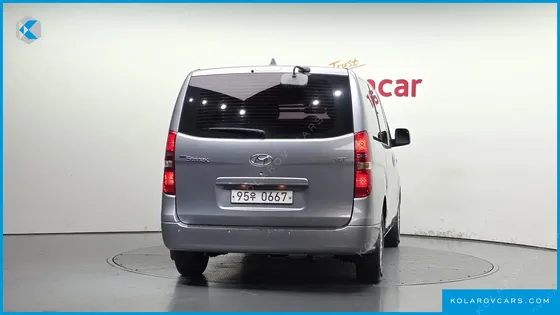 HYUNDAI STAREX 5-SEATER VAN