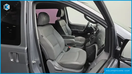 HYUNDAI STAREX 5-SEATER VAN