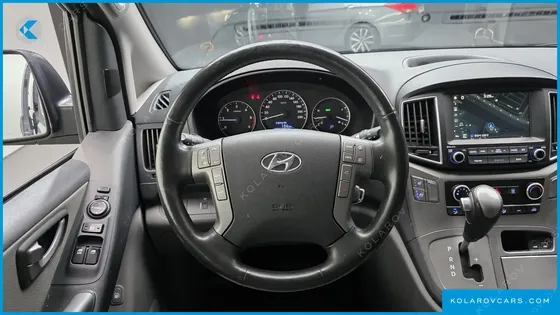 HYUNDAI STAREX 5-SEATER VAN