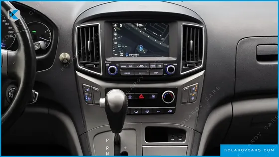 HYUNDAI STAREX 5-SEATER VAN