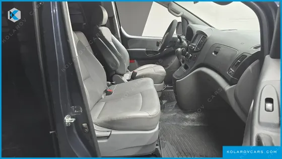 HYUNDAI STAREX 3-SEATER VAN