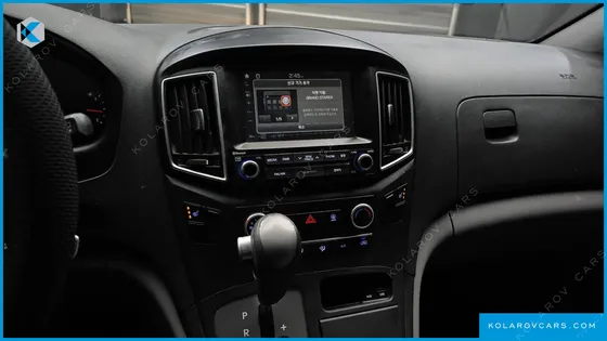 HYUNDAI STAREX 3-SEATER VAN