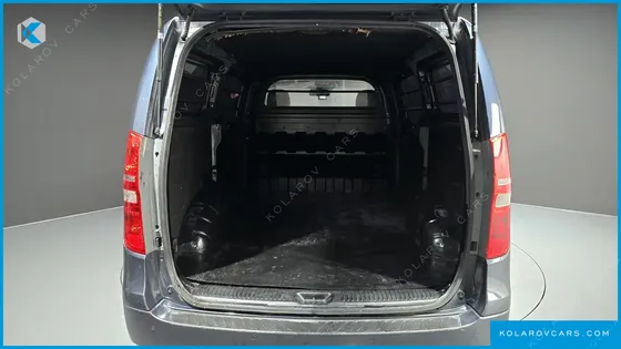 HYUNDAI STAREX 3-SEATER VAN