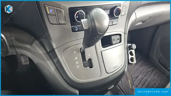 HYUNDAI STAREX 3-SEATER VAN