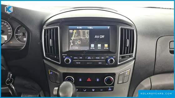HYUNDAI STAREX 3-SEATER VAN