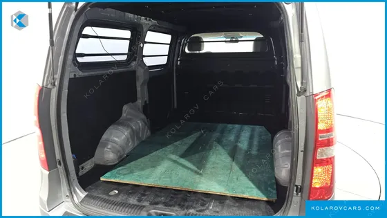 HYUNDAI STAREX 3-SEATER VAN