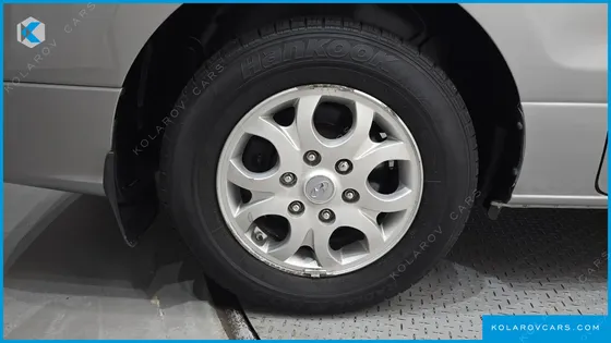 HYUNDAI STAREX 12-SEATER WAGON