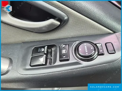 HYUNDAI STAREX 11-SEATER WAGON