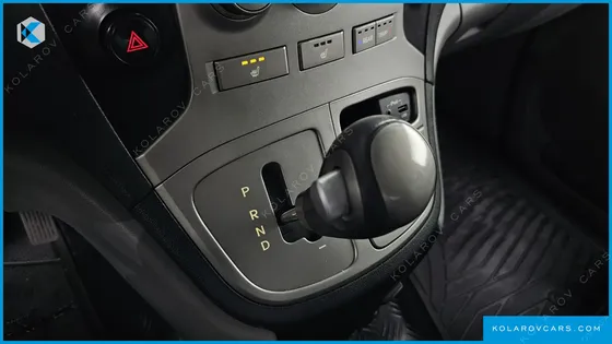 HYUNDAI STAREX 12-SEATER WAGON