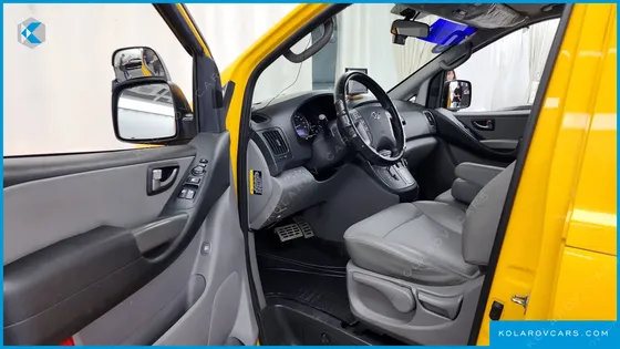 HYUNDAI STAREX GUARD CAR OF CHILDREN