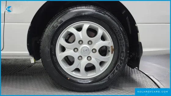 HYUNDAI STAREX 5-SEATER VAN