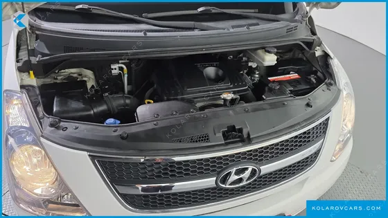 HYUNDAI STAREX 5-SEATER VAN