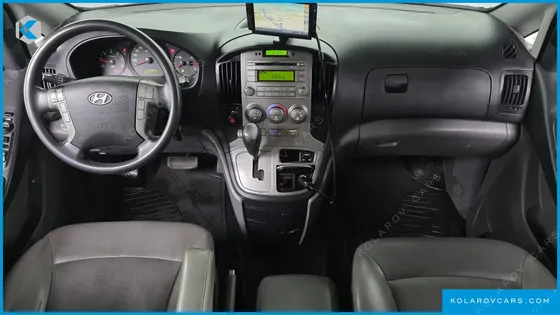 HYUNDAI STAREX 5-SEATER VAN
