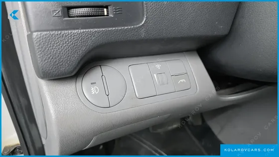 HYUNDAI STAREX 5-SEATER VAN