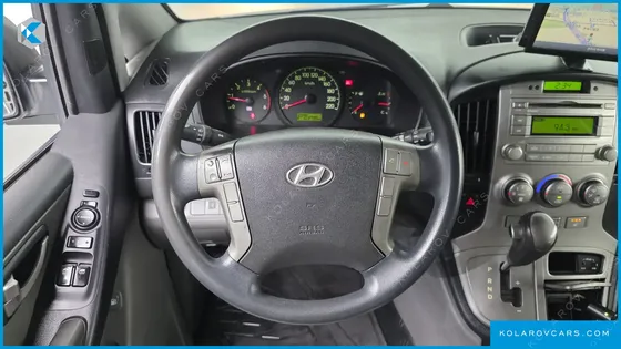 HYUNDAI STAREX 5-SEATER VAN