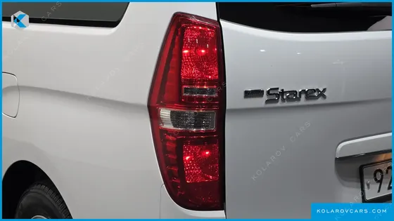 HYUNDAI STAREX 5-SEATER VAN