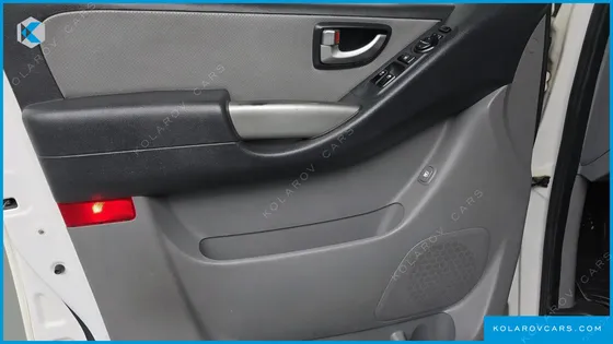 HYUNDAI STAREX 5-SEATER VAN