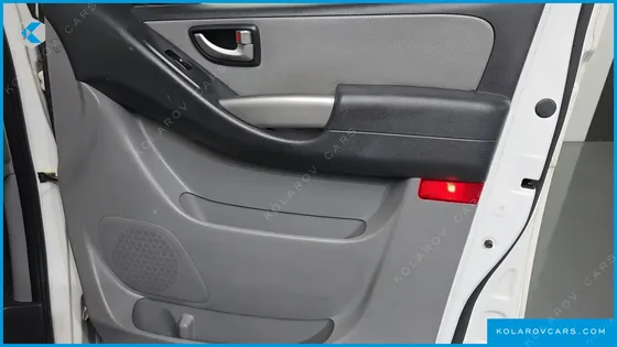 HYUNDAI STAREX 5-SEATER VAN