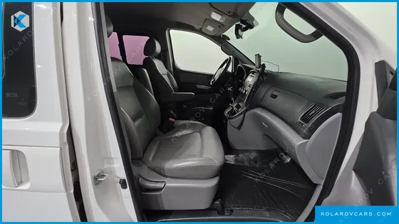 HYUNDAI STAREX 5-SEATER VAN