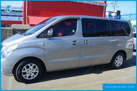 HYUNDAI STAREX 5-SEATER VAN