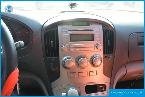 HYUNDAI STAREX 5-SEATER VAN