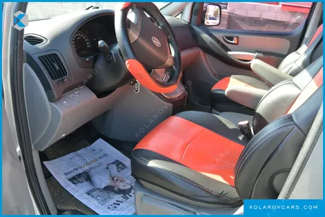 HYUNDAI STAREX 5-SEATER VAN