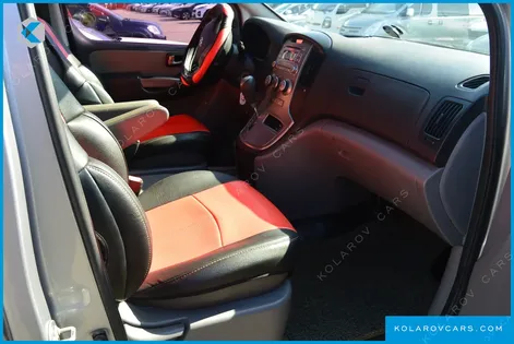 HYUNDAI STAREX 5-SEATER VAN