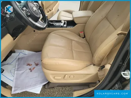 KIA CARNIVAL 7-SEATER LIMOUSINE