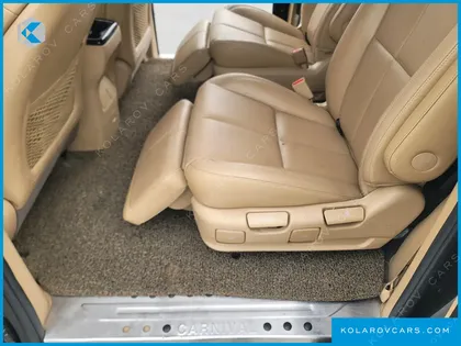 KIA CARNIVAL 7-SEATER LIMOUSINE