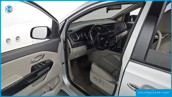 KIA CARNIVAL 9-SEATER NOBLESSE