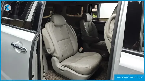 KIA CARNIVAL 9-SEATER NOBLESSE
