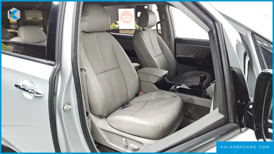 KIA CARNIVAL 9-SEATER NOBLESSE