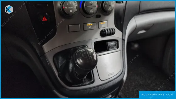 HYUNDAI STAREX 5-SEATER VAN