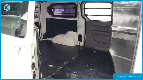 HYUNDAI STAREX 5-SEATER VAN