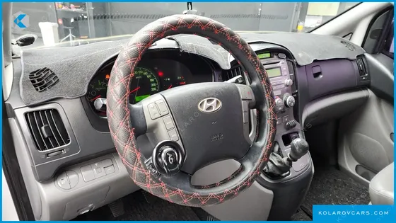 HYUNDAI STAREX 5-SEATER VAN