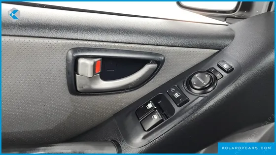 HYUNDAI STAREX 5-SEATER VAN
